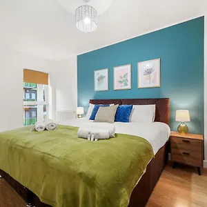 east-london-townhouse-sleeps-7-with-1-parking-space.brighton-hotels-england.com/